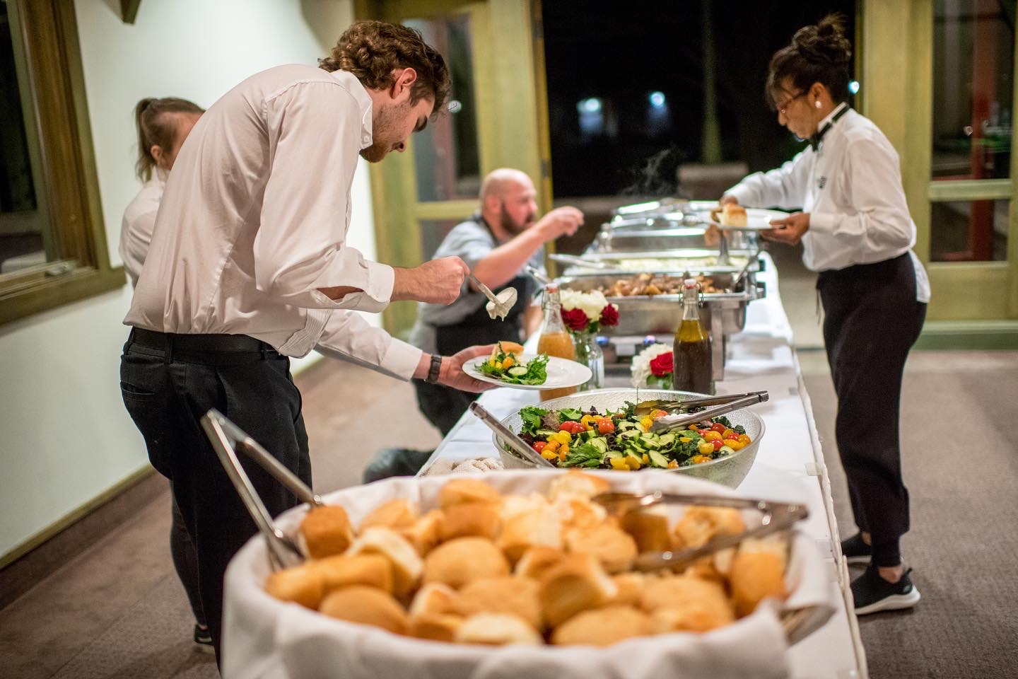 Preparation of the wedding buffet table